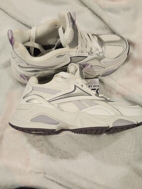Reebok Women's White and Light Purple Sneakers